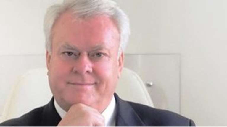 &quot;Θεατρική παράσταση&quot; η παράλυση του γιατρού στην Κέρκυρα μετά το εμβόλιο του κορονοϊού