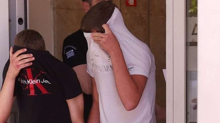 &quot;Τι να σου πω μαμά, ότι με βίασαν;&quot; - Συγκλονίζει η περιγραφή της 14χρονης [βίντεο]