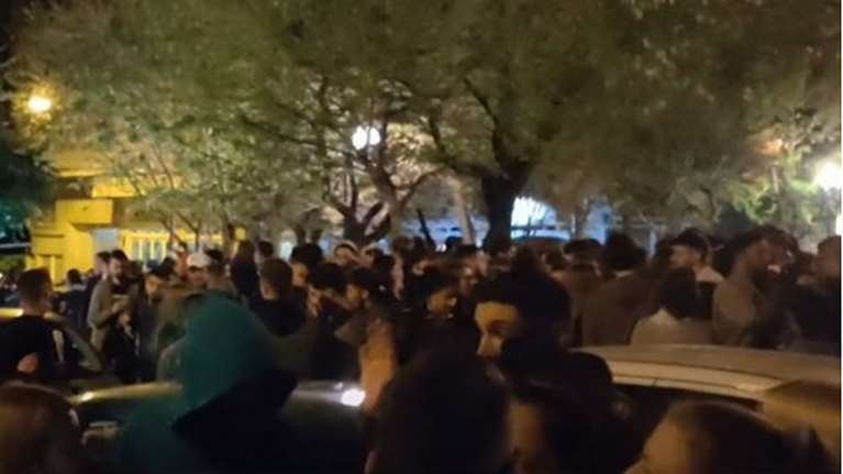 &quot;Καρφιά&quot; Μπακογιάννη ότι τα πάρτι στις πλατείες είναι υποκινούμενα - Ζητά από την ΕΛΑΣ &quot;μοντέλο&quot; Βαρνάβα παντού