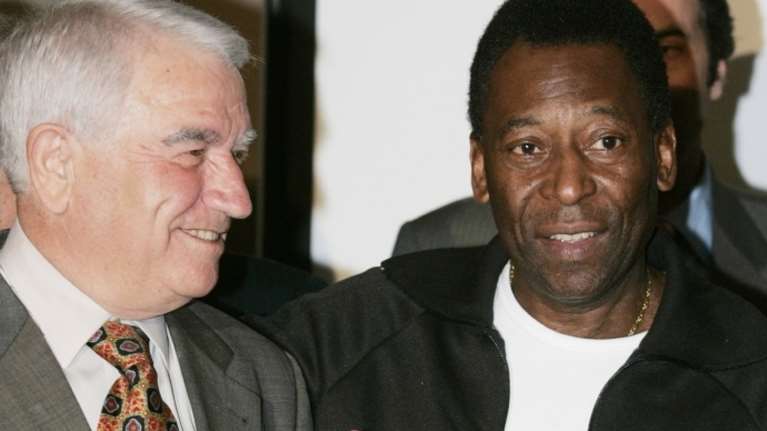 &quot;Ακόμα σε θυμούνται η Σάντος και ο Πελέ&quot;: Όταν ο &quot;Βασιλιάς&quot; ήρθε στην Ελλάδα [Εικόνες]