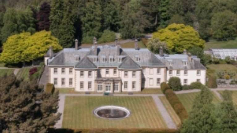 Πωλείται η έπαυλη του Μπομπ Ντίλαν στα Χάιλαντς της Σκωτίας: Με 16 υπνοδωμάτια, αίθουσες δεξιώσεων και τεράστιους κήπους