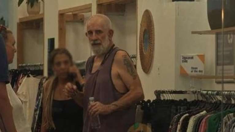 Σε άσχημη ψυχολογική κατάσταση ο Πέτρος Φιλιππίδης - Τα σενάρια για το πώς ξεκίνησε η φωτιά στο σπίτι του