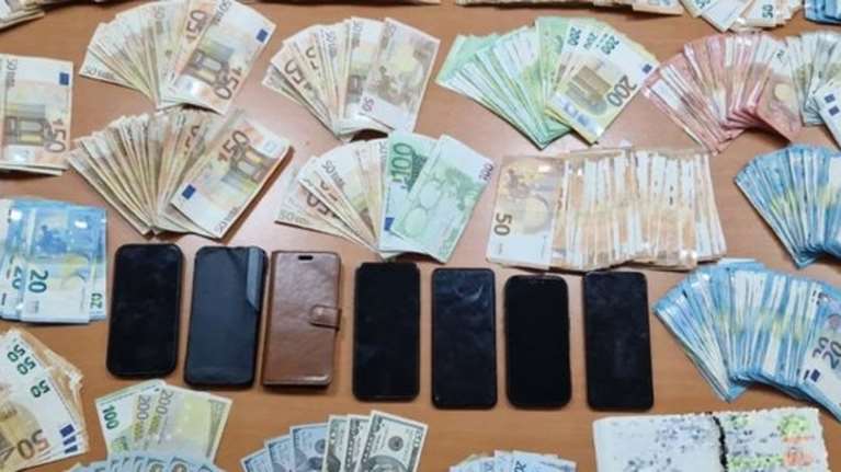 "Το... iphone είναι αυτό που είπαμε;": Τα απίθανα συνθηματικά των επίορκων εφοριακών στην Κέρκυρα