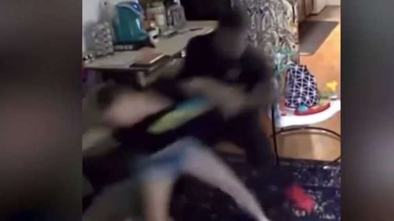 Σοκαριστικό βίντεο: Πρώην αθλητής του NFL χτυπά τη σύντροφό του με τρομακτική βιαιότητα μπροστά στο 5 μηνών μωρό τους