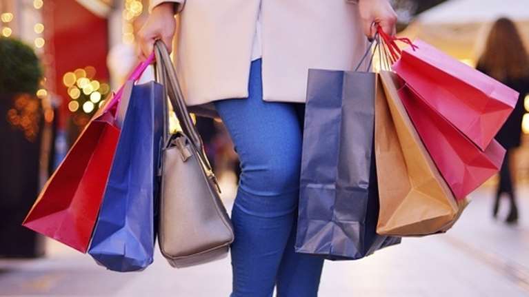 Ξεκίνησε καλοκαιρινό Black Friday: Δείτε που μπορείτε να ψωνίσετε με εκπτώσεις έως 80%