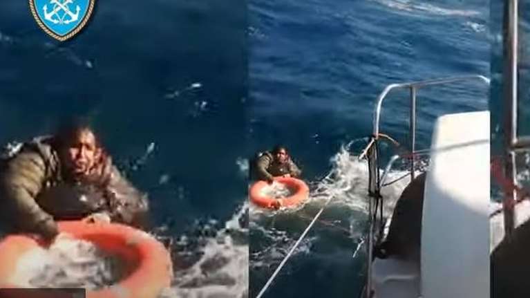 &quot;Καρέ - καρέ&quot; η συγκλονιστική επιχείρηση διάσωσης στο ναυάγιο της Χίου - Ανασύρθηκαν νεκρά τρία μικρά παιδιά [εικόνες-βίντεο]