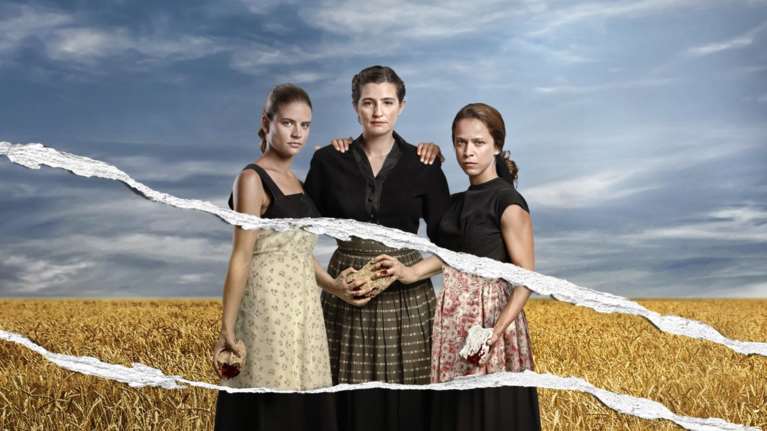 Άγριες Μέλισσες: Οι αδελφές Σταμίρη κάνουν βόλτα στο κέντρο της Αθήνας - Όμορφες, αγαπημένες και χαμογελαστές