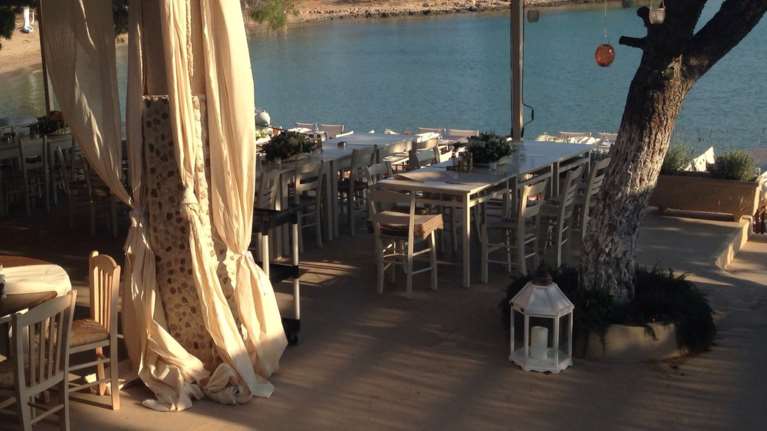 Πόρτο Χέλι: Η ταβέρνα που θέλει διακαώς να αγοράσει Ιρλανδός "κροίσος" - Δίνει 20 εκατ. ευρώ αλλά ο ιδιοκτήτης αρνείται