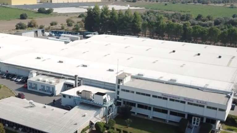 &quot;Λουκέτο&quot; στο εργοστάσιο της Tupperware στη Θήβα - Τι θα γίνει με τους 115 εργαζόμενους