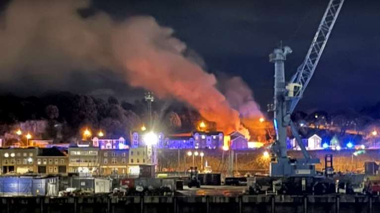 Σοκ στη Βρετανία: Ένας νεκρός και 12 αγνοούμενοι από έκρηξη σε κτίριο στο Τζέρσεϊ [Βίντεο]