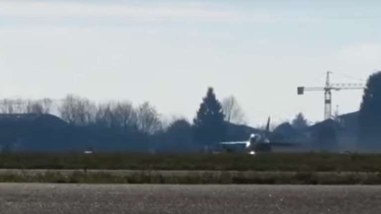 Στον αέρα το πρώτο ελληνικό εκπαιδευτικό αεροσκάφος Μ-346 - Δείτε βίντεο