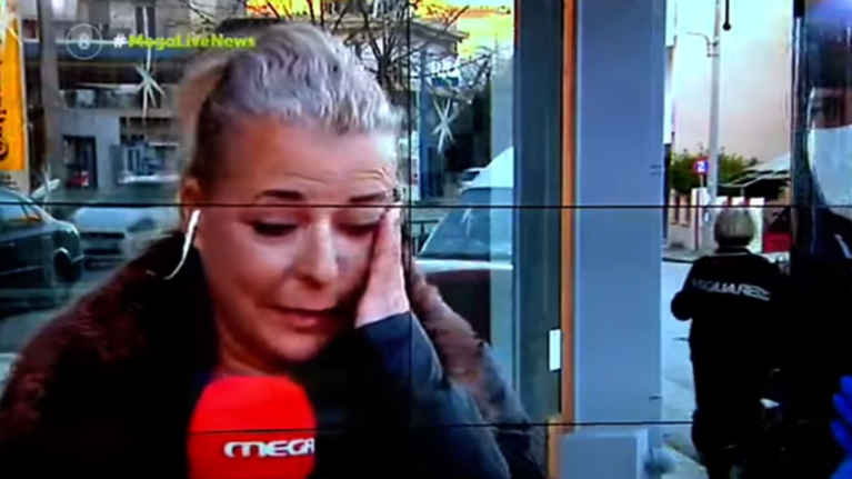 Πάτρα: &quot;Λύγισε&quot; η δημοσιογράφος του Mega με τον θάνατο του ανεμβολίαστου φίλου της [βίντεο]