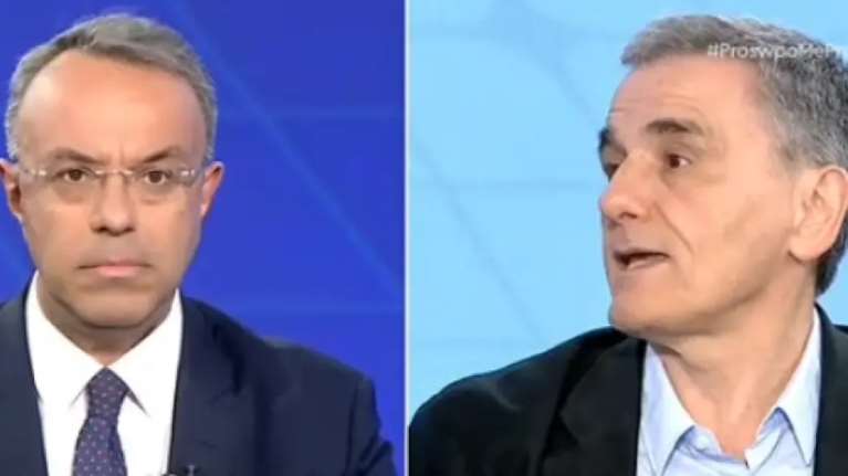 Αντιπαράθεση με ειρωνείες μεταξύ Σταϊκούρα και Τσακαλώτου: &quot;Θα μάθουμε καινούρια οικονομικά που δεν ξέραμε...&quot; [βίντεο]