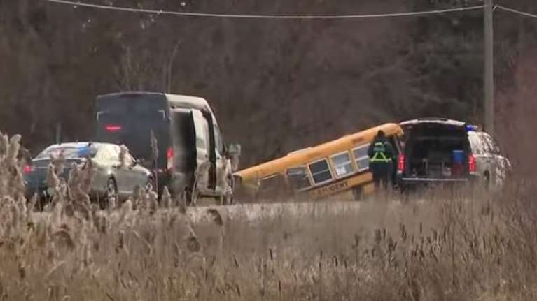 Τραγωδία στον Καναδά: Δύο νεκροί και τρεις τραυματίες από τη σύγκρουση τζιπ με σχολικό λεωφορείο