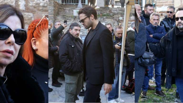 Βασίλης Καρράς: Οι επώνυμοι που βρέθηκαν στην κηδεία - Συντετριμμένοι η Δημητρίου και ο Αργυρός [εικόνες]