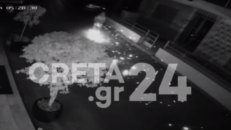 Βίντεο σοκ από το Ηράκλειο: Γυναίκες πήγαν να βάλουν φωτιά σε επιχείρηση και τυλίχτηκαν στις φλόγες