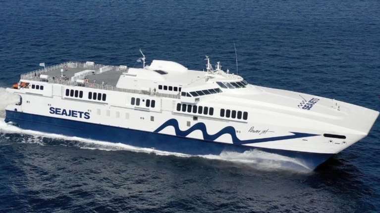 Εισροή υδάτων στο καταμαράν POWER JET με 335 επιβαίνοντες - Επέστρεψε στη Σαντορίνη