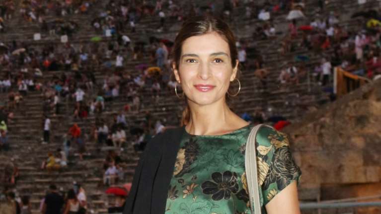 Η Αντιγόνη Κουλουκάκου φόρεσε τα πιο διάσημα μποτάκια της σεζόν