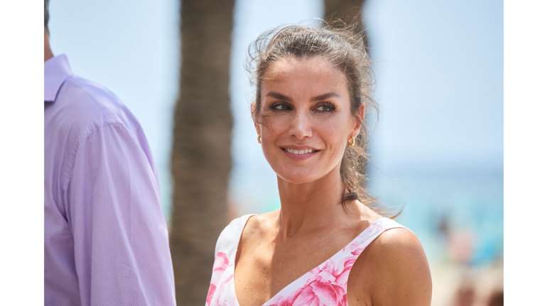 Η βασίλισσα Λετίθια φόρεσε το κυρίαρχο print του καλοκαιριού