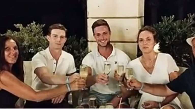 Κρήτη: Ποιοι είναι οι δύο νταήδες που επιτέθηκαν στους Γερμανούς τουρίστες - Οπλα, ναρκωτικά και ξυλοδαρμοί [Βίντεο]