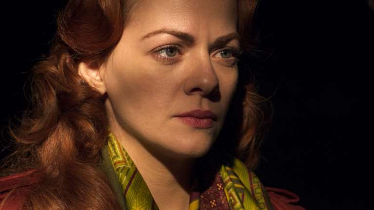 Μαριάννα Πουρέγκα: Ποια είναι η ταλαντούχα και αινιγματική Λουίζ της σειράς &quot;Απαραίτητο Φως&quot; - Από τα οικονομικά στο θεατρικό σανίδι