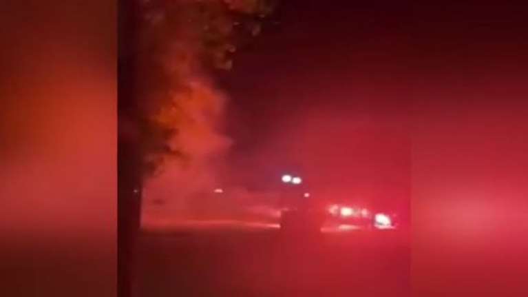 Νέα Φιλαδέλφεια: Επεισόδια από οπαδούς με φωτοβολίδες και κροτίδες - Πεδίο μάχης το Άλσος [Βίντεο]