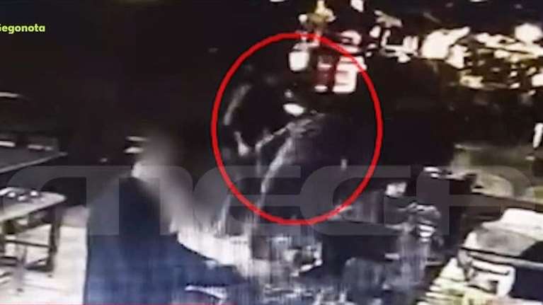 Μαρούσι: Επιτέθηκαν με μαχαίρι σε ανήλικους – Βίντεο ντοκουμέντο με 15χρονο να ζητά βοήθεια σε κατάστημα