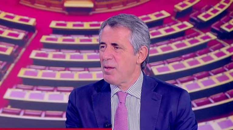 Ο ΣΥΡΙΖΑ τα έβαλε και με τον δημοσιογράφο Π. Λάμψια επειδή δεν του άρεσε ένα σχόλιο για τις σχέσεις Τσίπρα - Παυλόπουλου