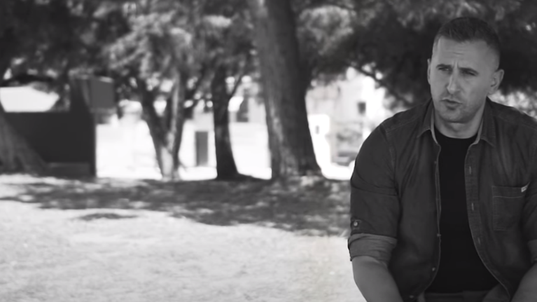 Εγκλημα στα Γλυκά Νερά: Συγκλονίζει ο αστυνομικός που μπήκε στο σπίτι - &quot;Όταν είδα το παιδί, κατέρρευσα&quot;