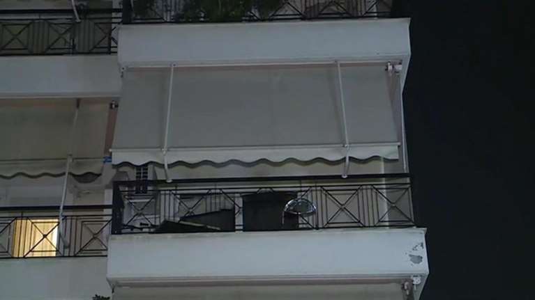 Φωτιά σε διαμέρισμα στον Πειραιά: 4 άτομα στο νοσοκομείο με εγκαύματα και αναπνευστικά προβλήματα