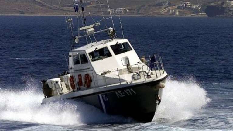 Αίγινα: Οκτάχρονο κορίτσι μεταφέρεται στο νοσοκομείο μετά τον τραυματισμό του από καταπέλτη πλοίου