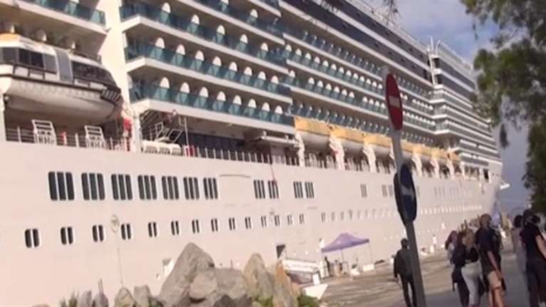 Μύκονος: &quot;Έδεσε&quot; το πρώτο κρουαζιερόπλοιο- &quot;Costa Luminosa&quot; με 13 καταστρώματα και μήκος 294 μέτρα