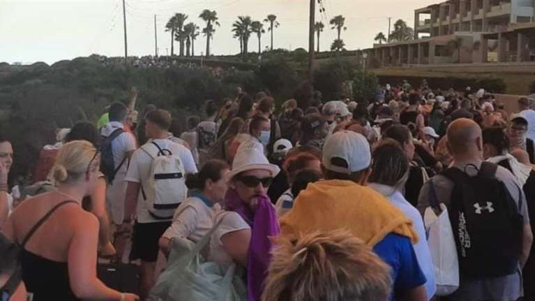 Σοβαρή καταγγελία για τη Ρόδο: Το ΚΤΕΛ έκοβε εισιτήρια την ώρα της εκκένωσης - Διαψεύδει ο πρόεδρος [εικόνα]