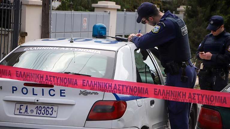 Φρίκη στον Άγιο Δημήτριο: Ανθρώπινα οστά και κρανίο σε σπίτι δύο αδελφών - Αγνοείται ο πατέρας τους