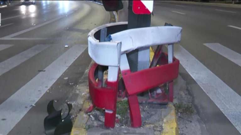 Τροχαίο με δύο 27χρονους νεκρούς στη Λεωφόρο Κηφισίας - Μηχανάκι προσέκρουσε σε φανάρι