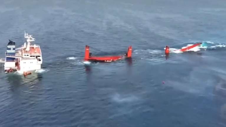 Ερυθρά Θάλασσα: Οι Χούθι ανέβασαν προπαγανδιστικά βίντεο από τα δύο ελληνόκτητα πλοία που βύθισαν μέσα σε 72 ώρες