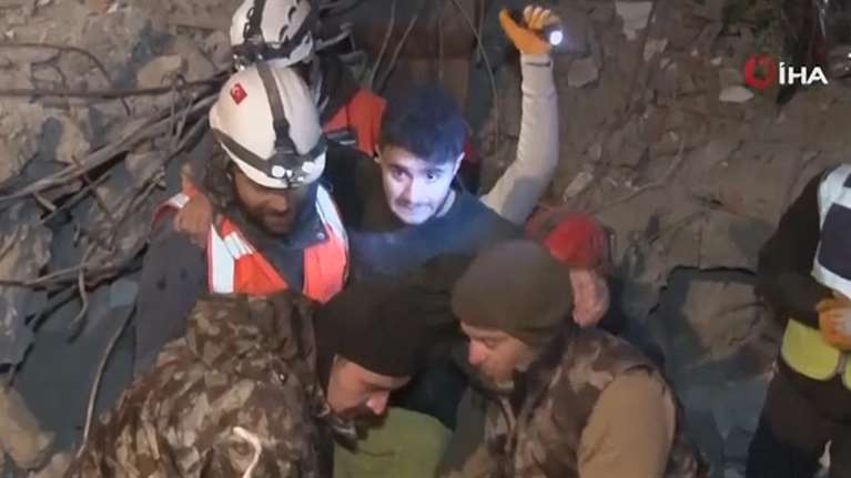 Τουρκία: Διάσωση 17χρονου μετά από 94 ώρες στα συντρίμμια - &quot;Επινα τα ούρα μου για να επιβιώσω&quot; [βίντεο]