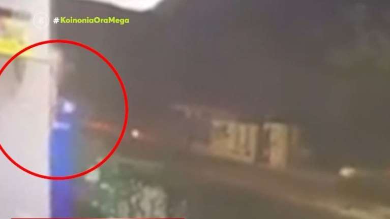 Σοκαριστικο βίντεο από τροχαίο δυστύχημα στη Θηβών με θύμα 22χρονο μοτοσικλετιστή