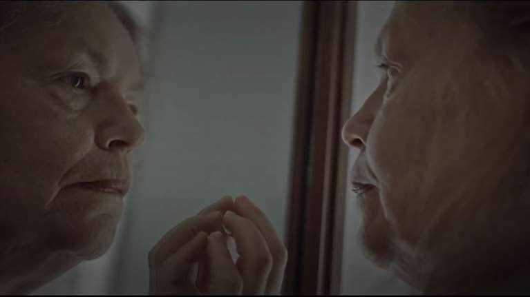 Μια συγκλονιστική ερμηνεία της Ρούλας Πατεράκη για την ενίσχυση της Εταιρείας Alzheimer Αθηνών