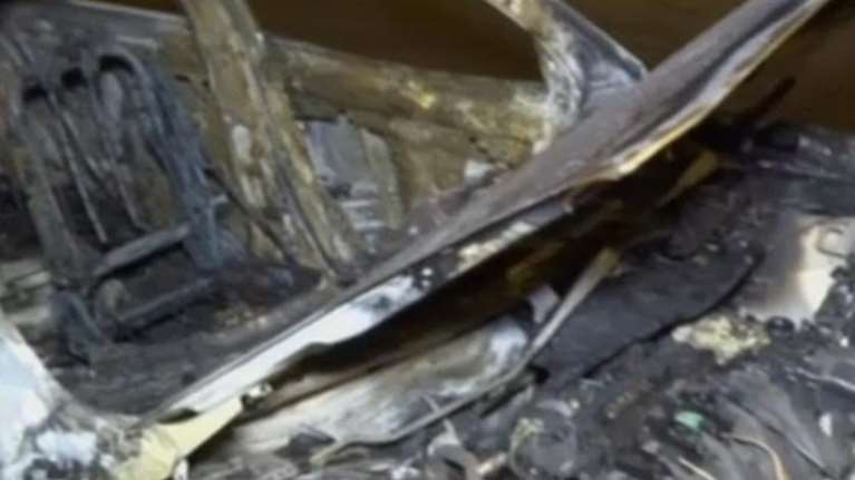 Πανικός στην Ελευσίνα από φωτιά σε αυτοκίνητο - Εξετάζεται αν χρησιμοποιήθηκε σε παράνομες δραστηριότητες