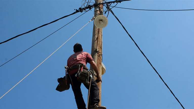 Σοκ στη Χαλκιδική: Εναερίτης της ΔΕΗ κεραυνοβολήθηκε από ρεύμα - Νοσηλεύεται με πολλαπλά εγκαύματα