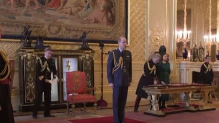 Η πρώτη εμφάνιση του Γουίλιαμ μετά την ανακοίνωση για τον καρκίνο του Καρόλου - Σε τελετή στο κάστρο του Ουίνδσορ