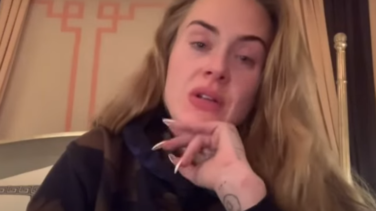 Ράκος η Αντέλ: Ζήτησε συγγνώμη οκτώ φορές  με λυγμούς γιατί ακύρωσε την τουρνέ της - Οι συνεργάτες της έχουν κορονοϊό