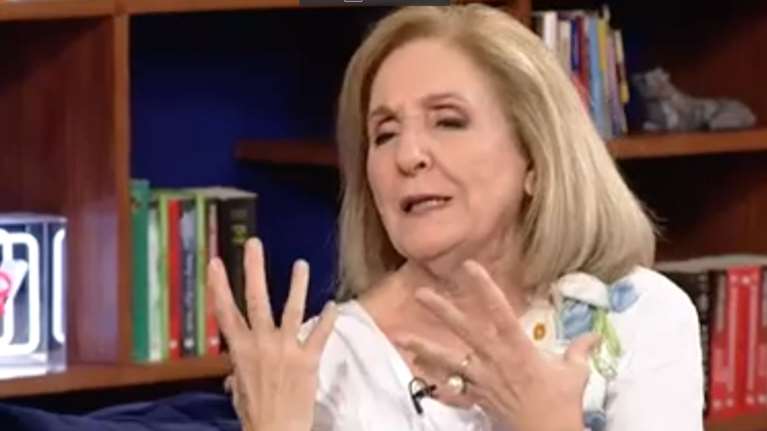 Κάρμεν Ρουγγέρη: &quot;Λύγισε&quot; στον αέρα της ΕΡΤ για τον άνθρωπο που τη βοήθησε να σταθεί στα πόδια της [Βίντεο]