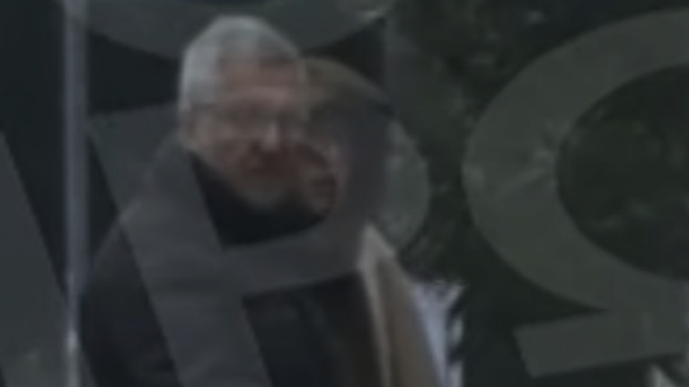 Στάθης Παναγιωτόπουλος: Η πρώτη βόλτα χέρι χέρι με τη σύζυγό του, μια μέρα αφού αφέθηκε ελεύθερος [βίντεο]