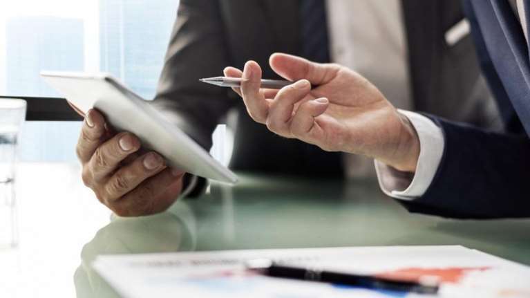 Χρέη στην εφορία: Αναβιώνουν ρυθμίσεις οφειλών - Τι ισχύει για φορολογούμενους που έχασαν ρυθμίσεις