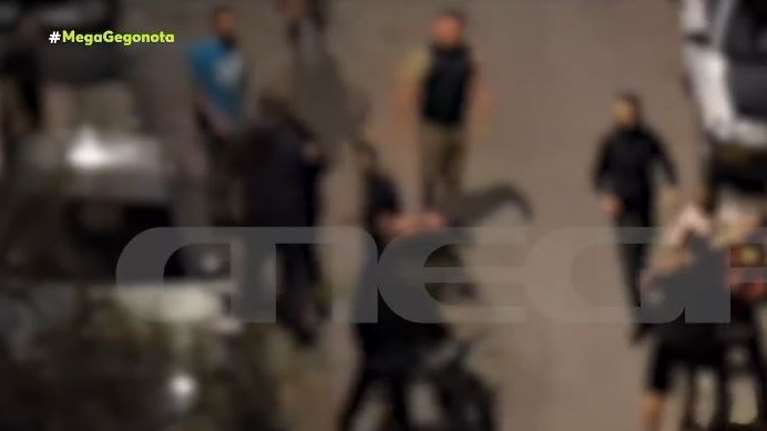 Νέος Κόσμος: Άγρια συμπλοκή μεταξύ 14άρηδων αλλά και των γονιών τους - Μπουνιές, κλωτσιές και όλοι εκτός εαυτού