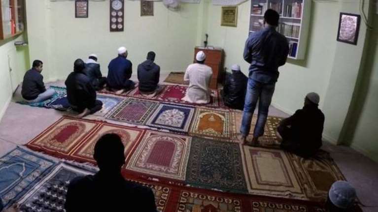 Χαρδαλιάς: Τα τζαμιά θα παραμείνουν κλειστά - Οι μουσουλμάνοι θα προσεύχονται στο σπίτι τους