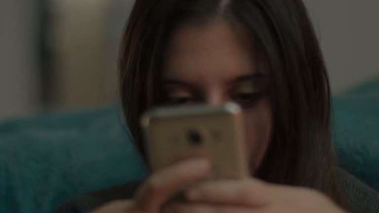 Πάτρα - Υπόθεση revenge porn: 10 μηνύσεις από θύματα του κυκλώματος που εκβίαζε 141 γυναίκες