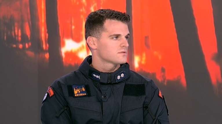 Ο Έλληνας πυροσβέστης που τίμησε η φον ντερ Λάιεν: &quot;Η μεγάλη ανταμοιβή είναι το ευχαριστώ των κατοίκων&quot;